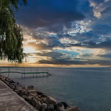ホテル Vilagos Balatonvilágos